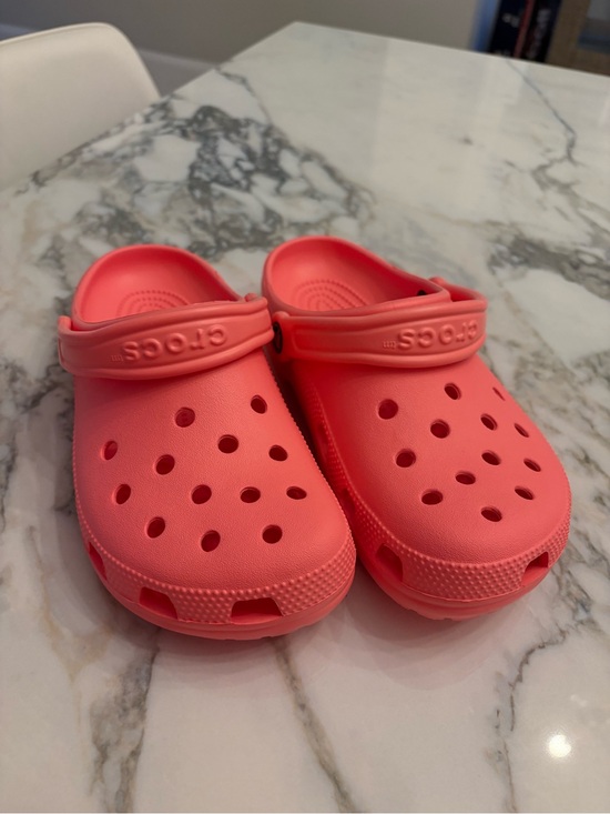 CROCS Shoes - CROCS Kids Classic Clog in Coral